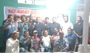 Foto. Para relawan sulap yang dipimpin Surya Budianto siap mengantarkan Pasangan SANTUN di puncak pimpinan kabupaten Fakfak