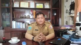 Plt Kepala Dinas Perkebunan Fakfak Widhi Asmoro Jati, ST. MT saat di temui wartawan kaltim.tagarutama.com di ruang kerjanya (Dok. kaltim.tagarutama.com)