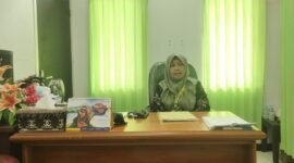 Direktur RSUD Fakfak dr. Karyani Kastella, M.Kes, Spa.Rad saat ditemui wartawan diruang kerjanya (Dok. kaltim.tagarutama.com)