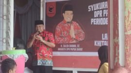 acara syukuran atas pelantikan Haji Saleh Siknun sebagai anggota Dewan Perwakilan Rakyat (DPR) Papua Barat untuk periode 2024-2029. Acara ini berlangsung pada hari Sabtu, 5 Oktober 2024, di Posko Tikar Rasa, Jalan Warahmade, Kelurahan Danaweria. (Dok. kaltim.tagarutama.com)
