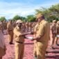 Gubernur Papua Barat Muhamad Lakotani menyerahkan SK kenaikan pangkat kepada sejumlah ASN dilingkungan pemerintah Provinsi Papua Barat.
