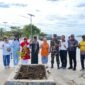 Foto. Beberapa unsur muspida terlibat berkolaborasi dalam penanaman pala dan kelapa di kawasan Reklamasi Tumbhuruni dalam rangka HUT RRI ke 80.