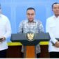 Ketua DPR RI Sufmi Dasco Ahmad bersama Menteri Sekretaris Negara Prasetyo Hadi dan Sekretaris Kabinet Teddy Indra Wijaya di Kantor Presiden, mengumumkan secara resmi Presiden RI Prabowo Subianto resmi menandatangani surat rehabilitasi bagi tiga pihak yang terseret dalam perkara hukum PT ASDP Indonesia Ferry. (Dok. kaltim.tagarutama.com media)
