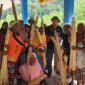 Kepala Dinas Perkebunan Kabupaten Fakfak, Widhi Asmoro Jati, ST, MT, bersama mama-mama Fakfak.